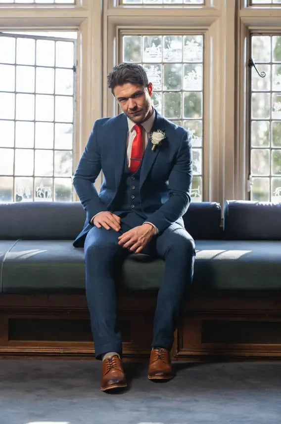 Inspiration mit blauen Hochzeitsanzügen: 7 Beispiele