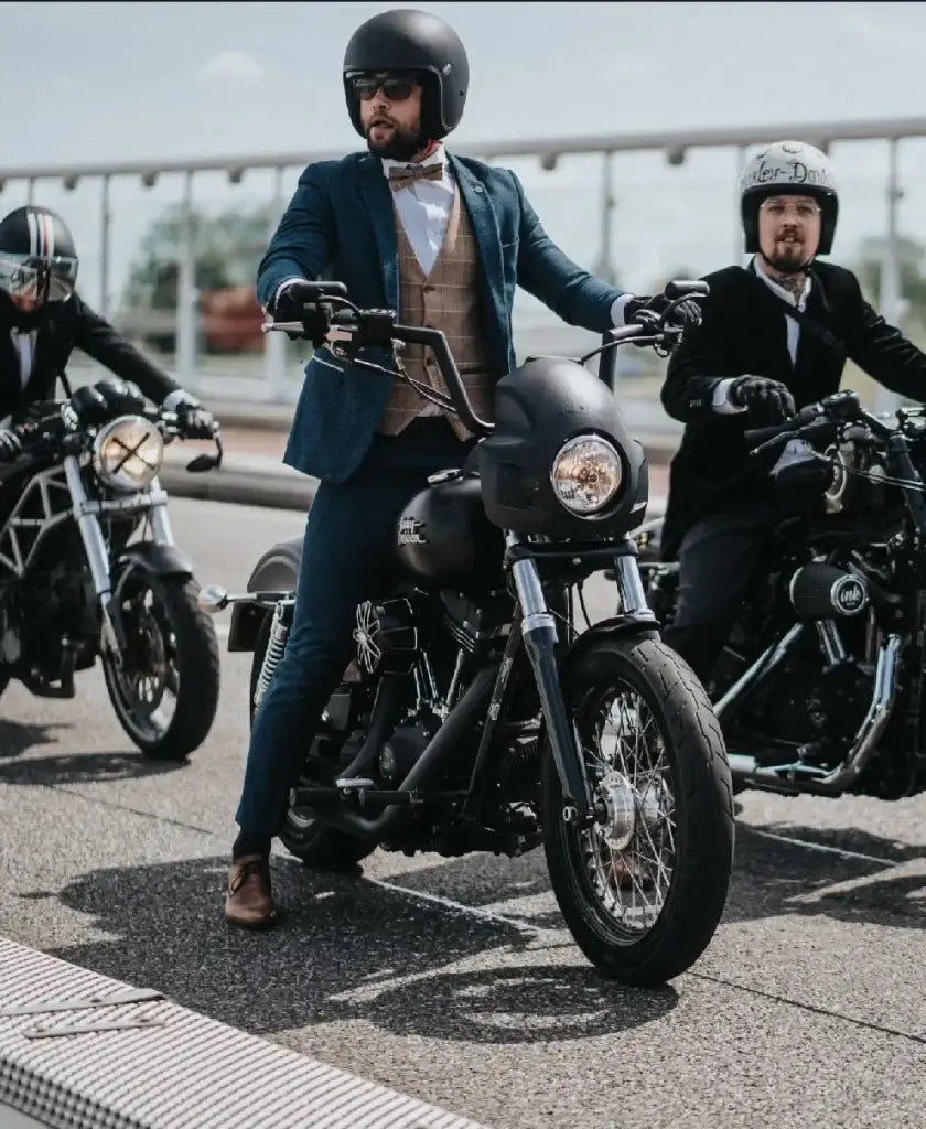 Inspiration mit blauen Hochzeitsanzügen: 7 Beispiele