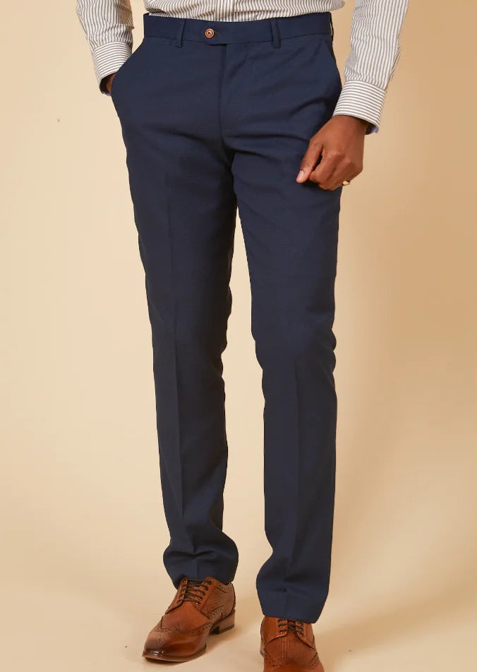 Welche Schuhe sollte man unter einem blauen Anzug tragen?