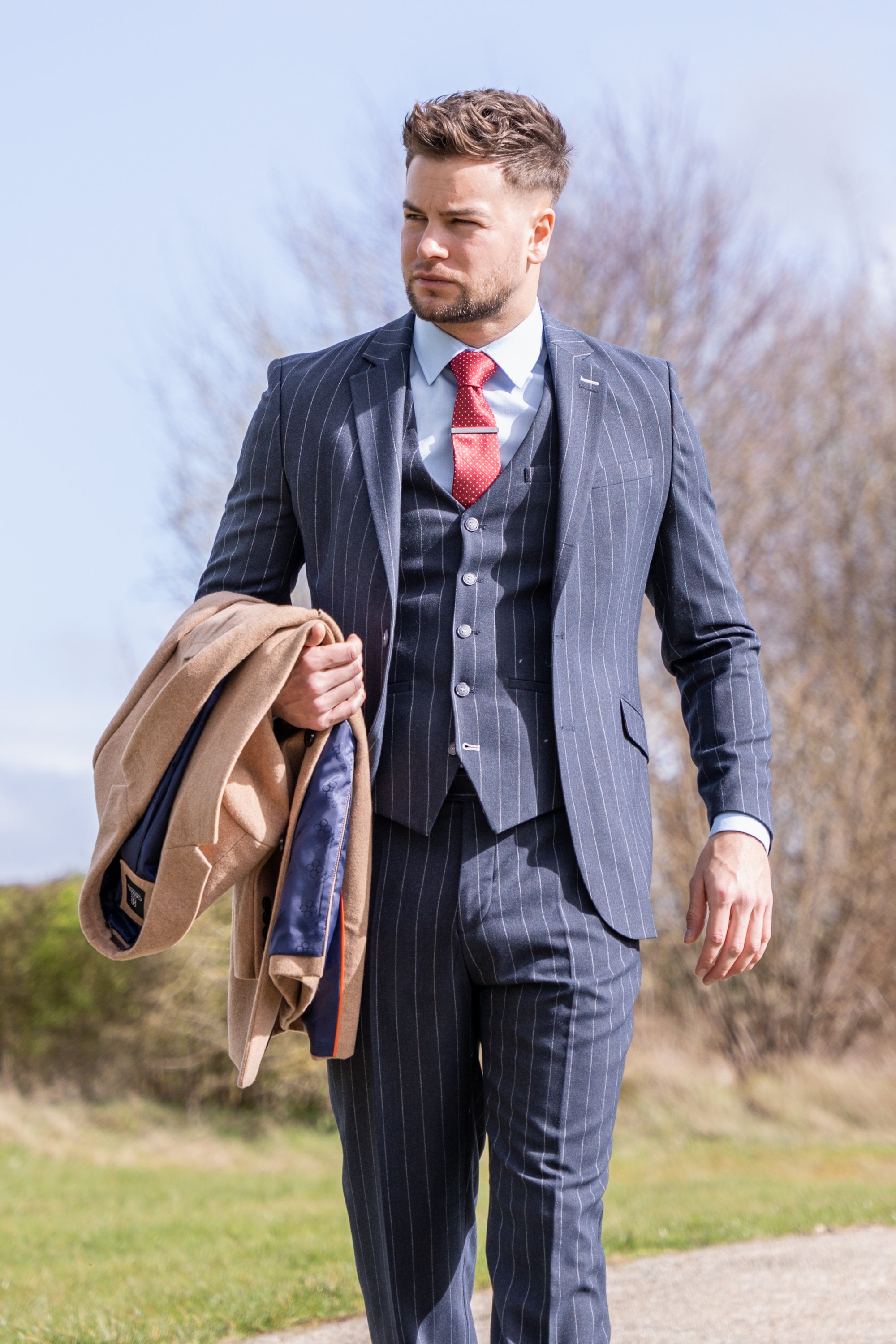 Marineblau gestreiftes Herrenanzug - Cavani Invincible Suit